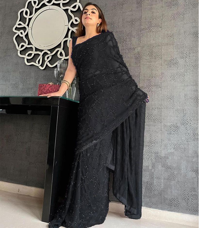 Black Sequins Work Saree... | Work sarees, Black sequins, Sequin saree