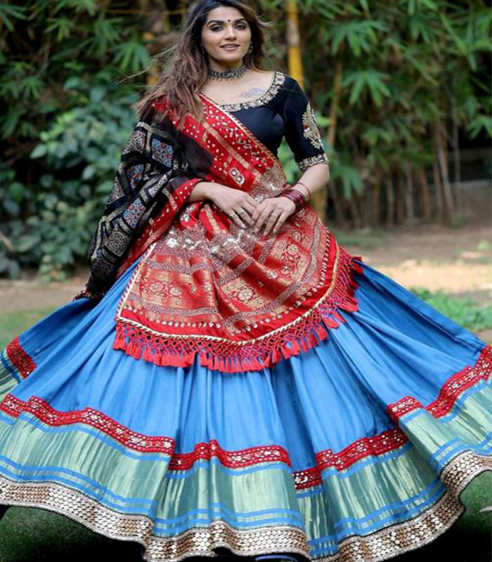 Siya Jewels - Abhinav Mishra bride in a red mirror work lehenga 😍 |  Facebook