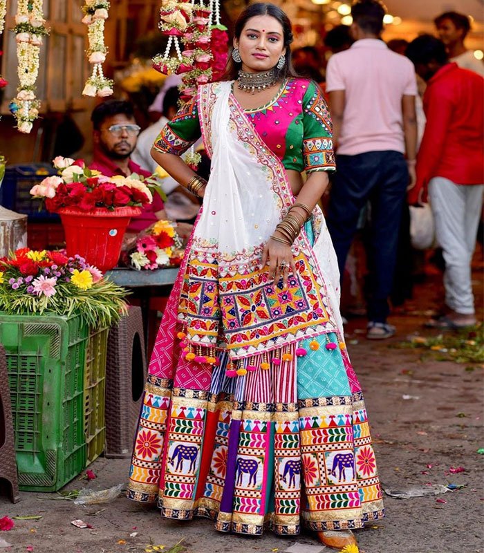Buy Women Dandiya Dress Navratri Chaniya Choli-Rajasthani Lehenga-Kutch  Embroidered Garba Dandiya Garba Style/Gujarati Style Free Size (White and  Red) Online at desertcartEGYPT